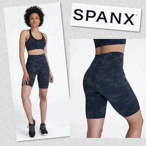 Spanx Black Gray Camouflage Look At Me Now Bike Shorts Size Medium - NWT